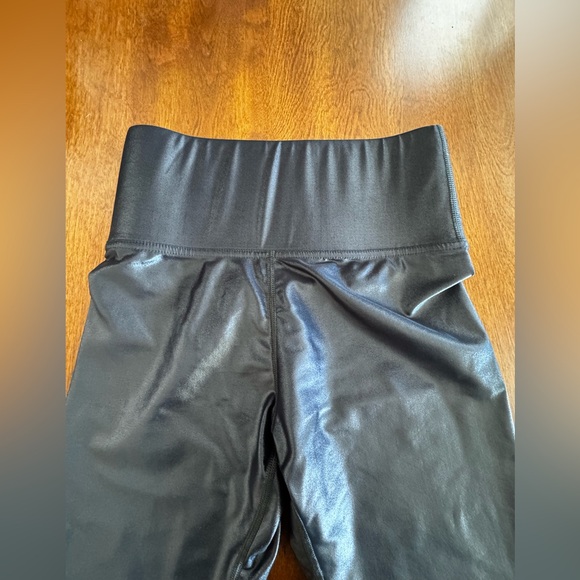 Carbon38 7/8 Legging in Takara Shine/Liquid/Faux Leather - Picture 3 of 7